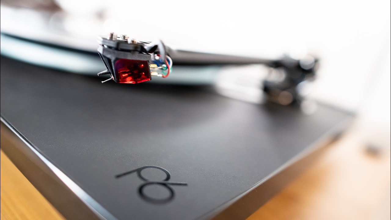 Rega Planar 6 Black Gramofon sa Ania Pro glavom