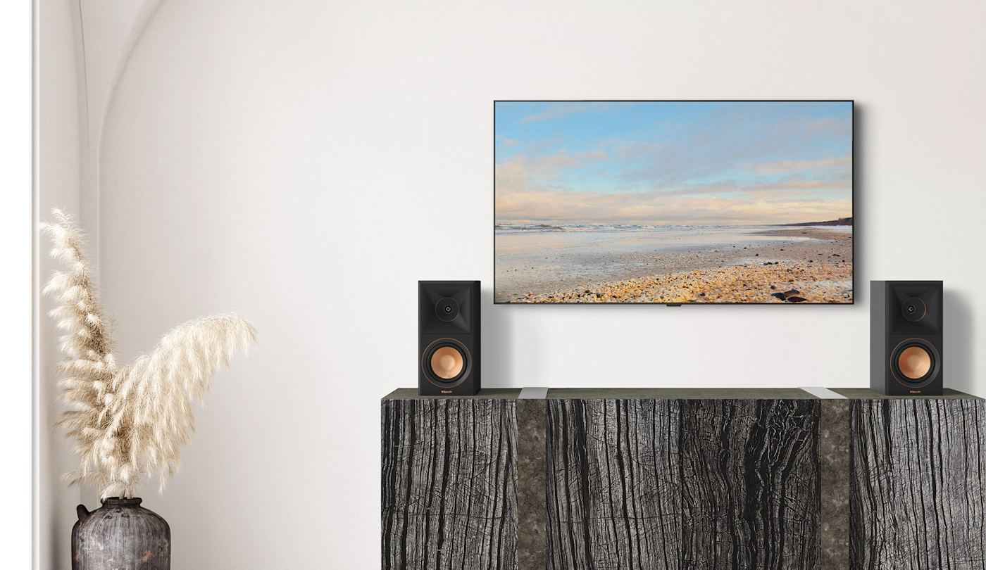 Godina kada je Klipsch naučio da šapuće (I to sada radi savršeno). 